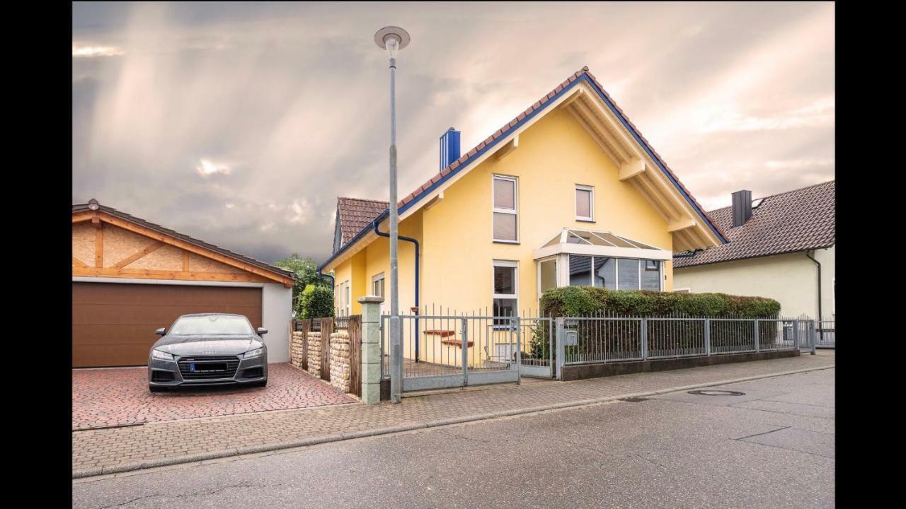 Apartment Awad's Yellow *